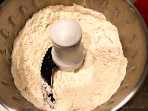 バター50%OFF低カロリーパイ生地をフープロで作る様子2