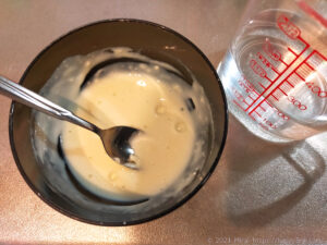 スキムミルクを水に溶かす様子2