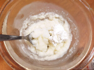 低脂質な濃厚風味ミルクアイスを冷やし固める2